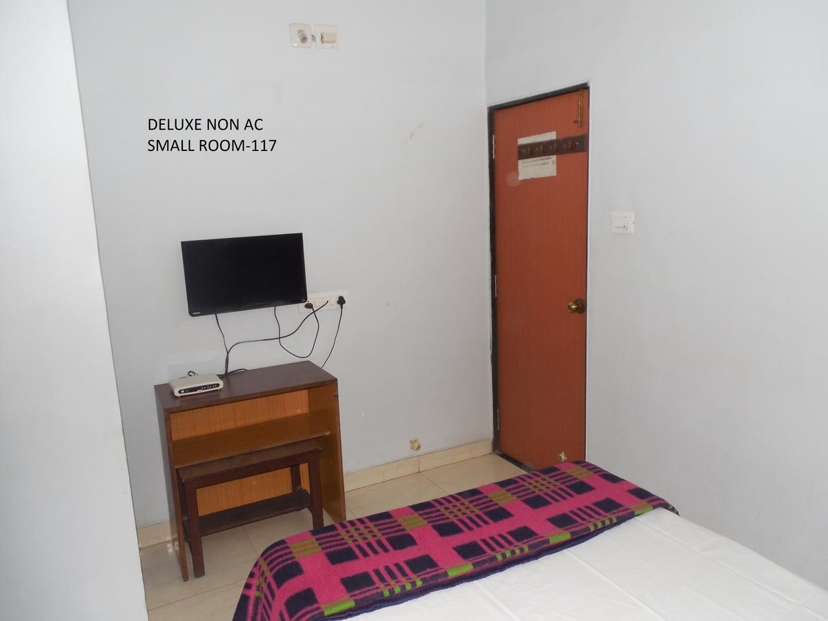 Hotel Silver Springs Ahmedabad Exterior photo