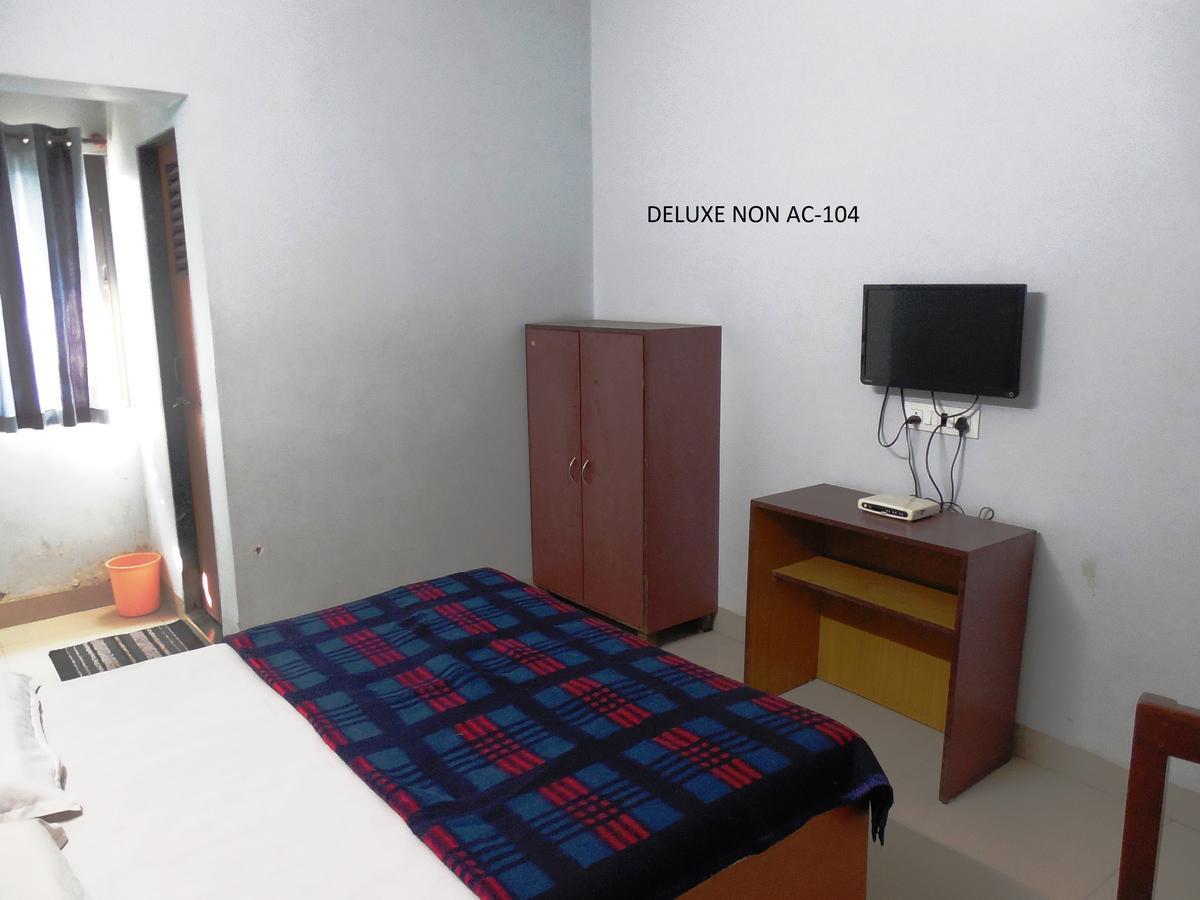 Hotel Silver Springs Ahmedabad Exterior photo